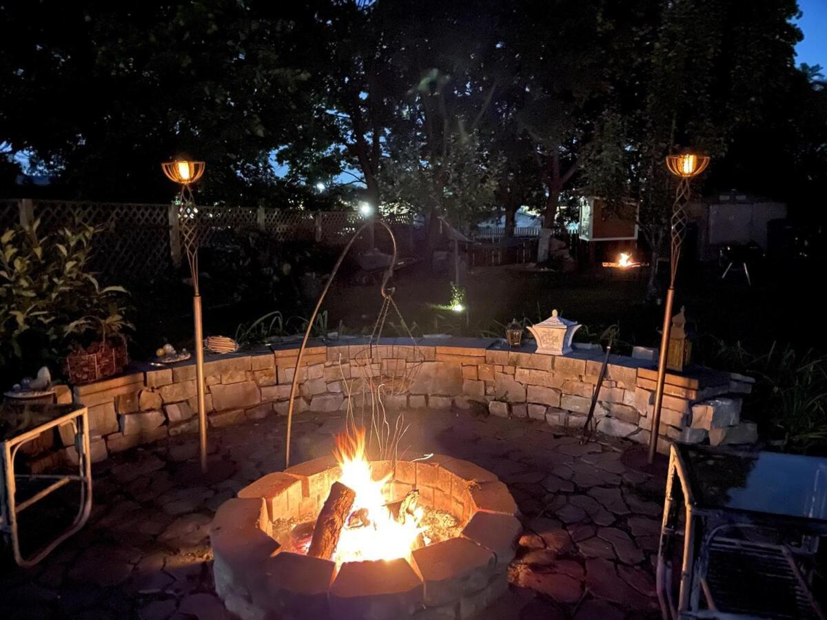 Schaumburg Paradise Oasis With A Secret Garden And Private Pool Екстер'єр фото